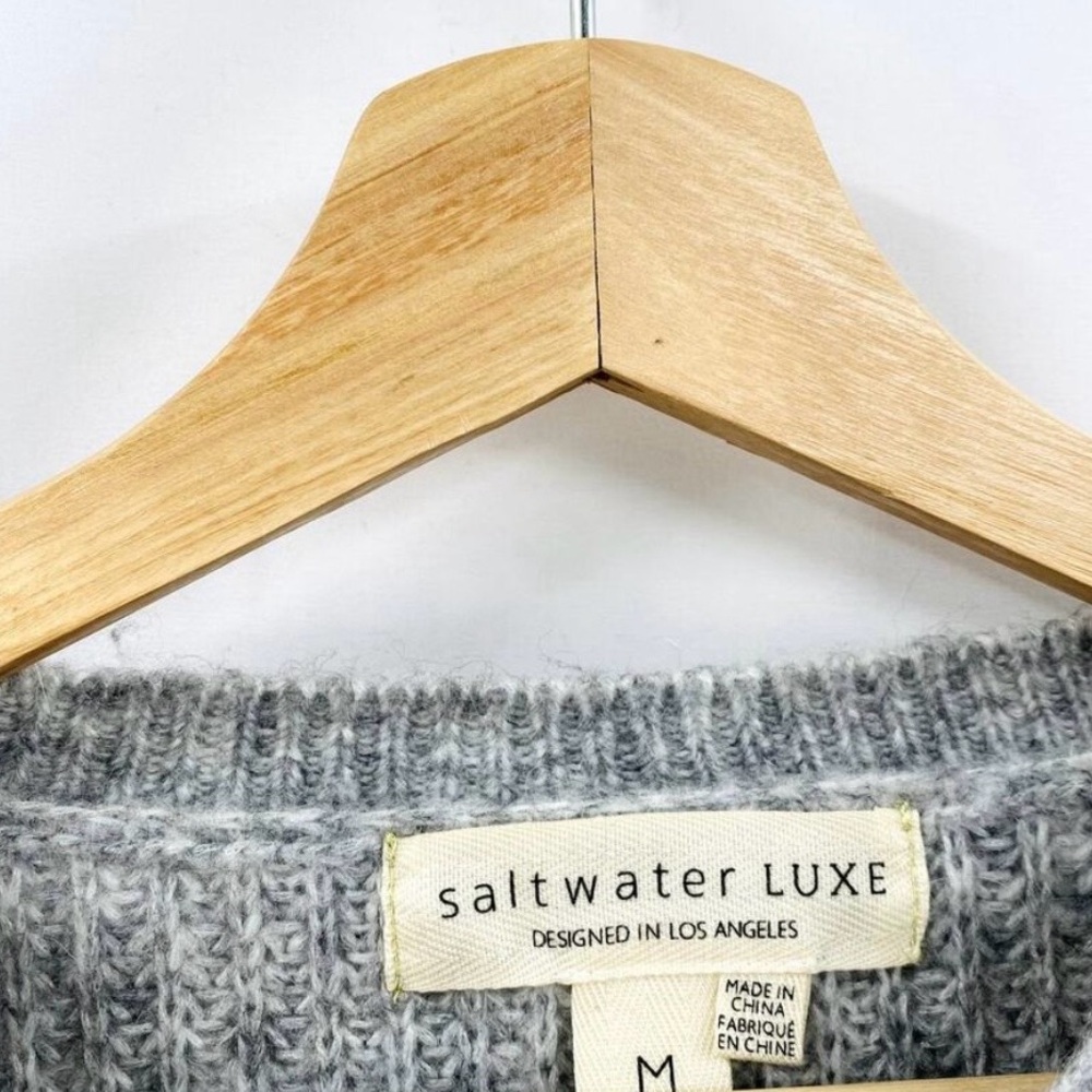 NWOT Saltwater Luxe Medium Gray Heart Embroidered boxy crop-top style sweater. - Picture 4 of 6